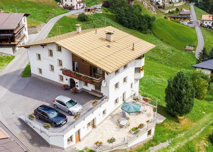 Romantica-3 By Interhome كابل